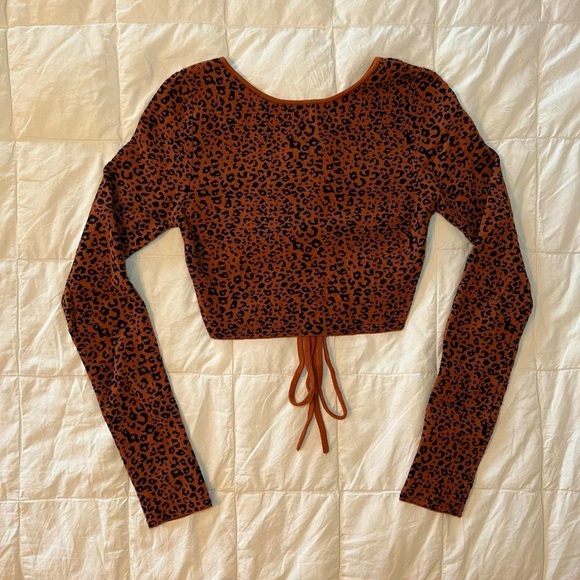 Brown and black leopard print long sleeve cropped - Picture 3 of 4
